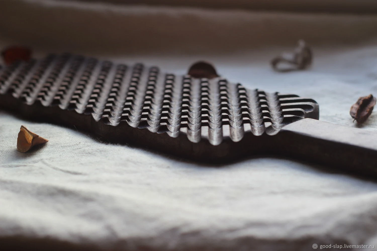 Grid Textured Wooden BDSM Paddle – Waffle Pattern Spanking Paddle görsel 2