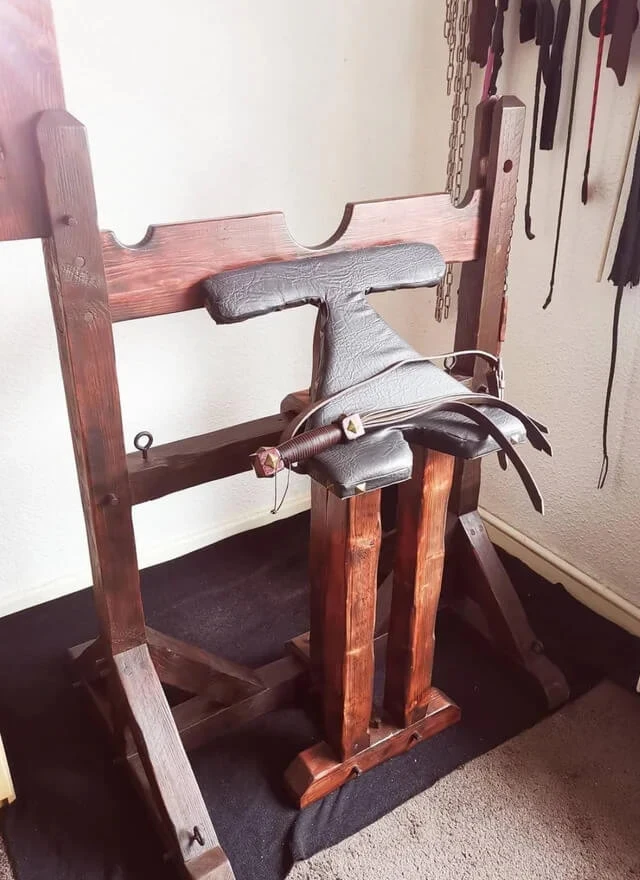 Medieval Wooden BDSM Bondage Chair & Pillory görsel 2