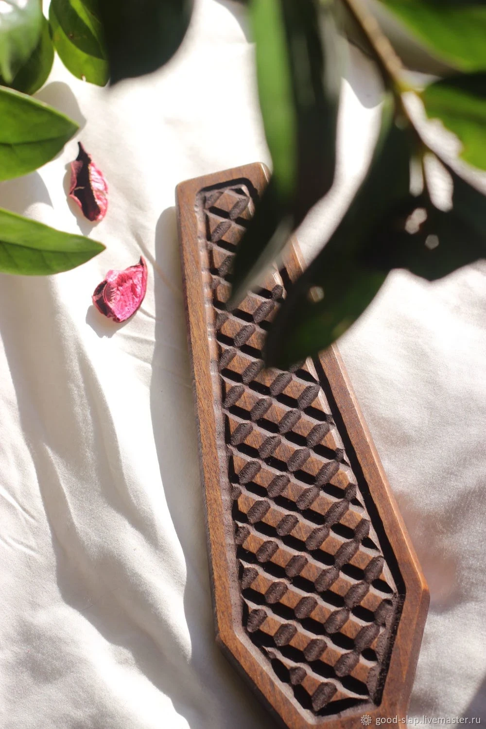 Narrow Textured Wooden BDSM Paddle – Diamond Pattern Impact Paddle görsel 2