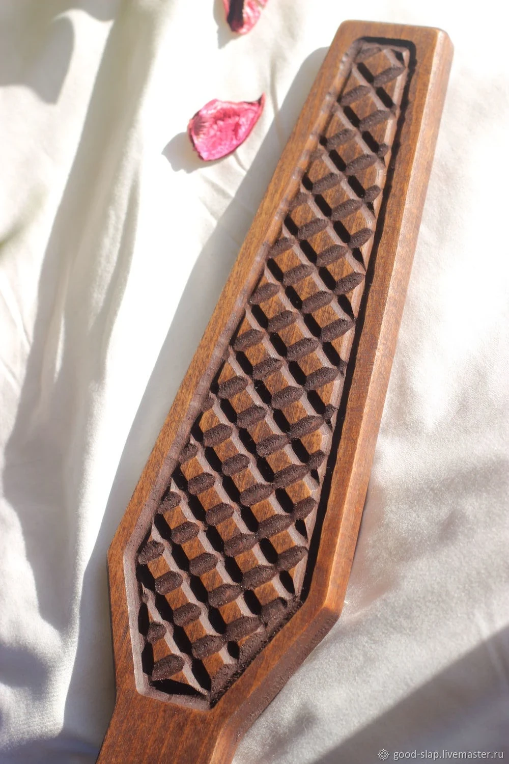 Narrow Textured Wooden BDSM Paddle – Diamond Pattern Impact Paddle görsel 4