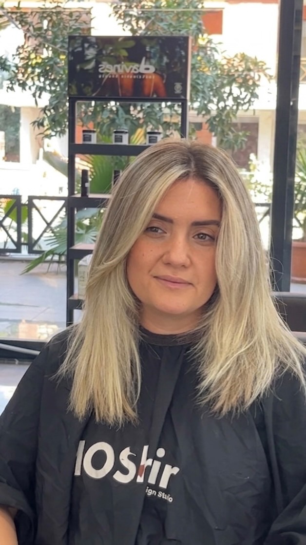 FMOS’ta tek bir dokunuş, tüm görünümünü değiştirebilir. ✨🤍
Işıltılı, sağlıklı ve doğal sarılar için doğru adrestesin.
#HairTransformation #BlondeHair #balayage #haircolor #fmoskuafor